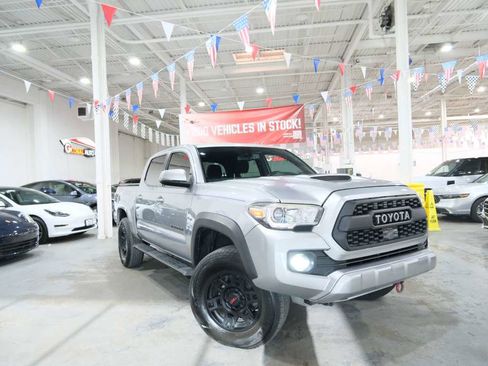 Used 2020 Toyota Tacoma TRD Sport image 2