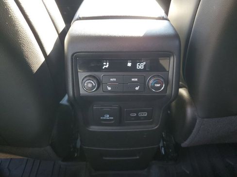 Used 2023 GMC Acadia SLT w/ Technology Package image 21