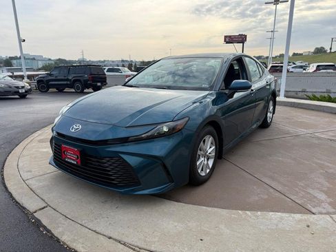 Used 2025 Toyota Camry LE FWD image 11