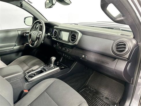 Used 2018 Toyota Tacoma TRD Sport image 26
