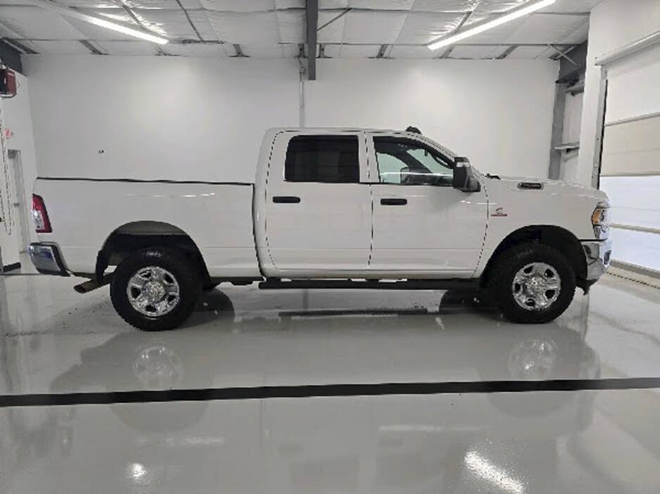Used 2024 RAM 2500 Tradesman w/ Chrome Appearance Group AWD/4WD image 11