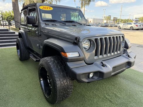Used 2019 Jeep Wrangler Sport AWD/4WD image 3