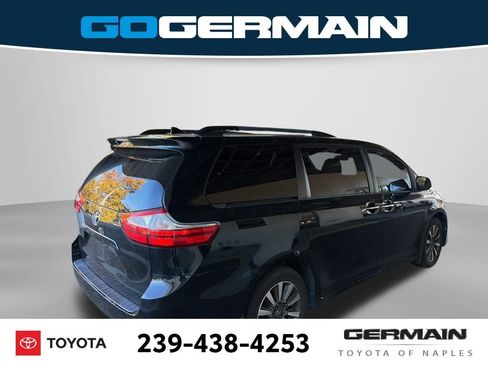 Used 2018 Toyota Sienna XLE w/ XLE Navigation Package image 6
