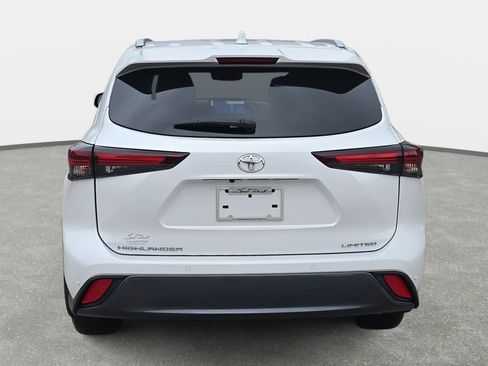Used 2024 Toyota Highlander Limited image 6