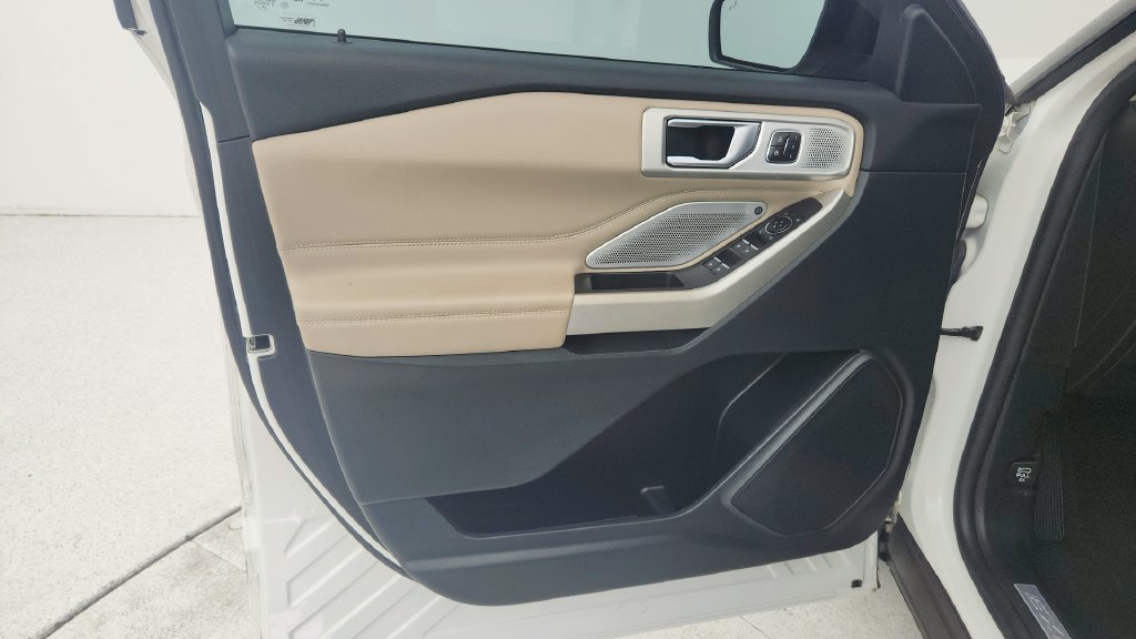 Used 2022 Ford Explorer Limited w/ Limited Technology Package RWD image 24