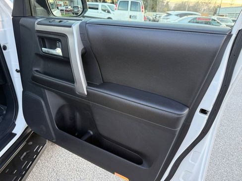 Used 2015 Toyota 4Runner SR5 image 28