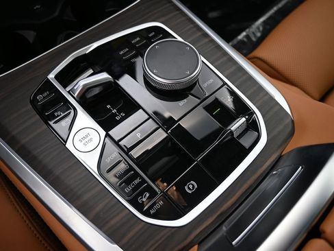 New 2026 BMW X5 xDrive50e AWD/4WD image 16