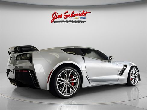 Used 2015 Chevrolet Corvette Z06 w/ 3LZ Preferred Equipment Group image 6