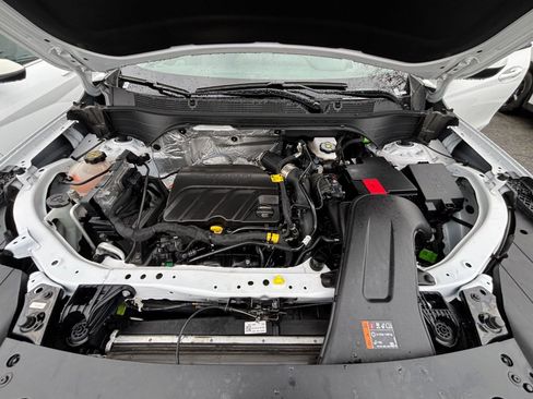 Used 2025 Chevrolet Trax LT w/ LT Convenience Package image 31