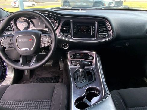 Used 2016 Dodge Challenger SXT image 16