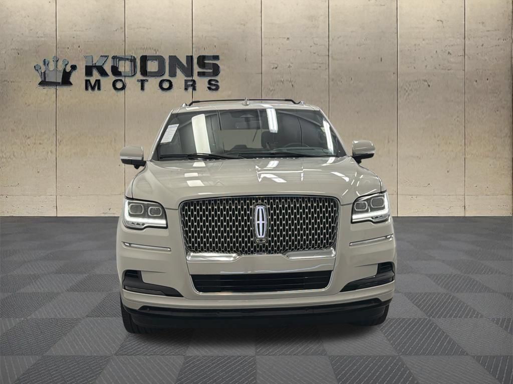 Certified 2023 Lincoln Navigator Reserve AWD/4WD image 3