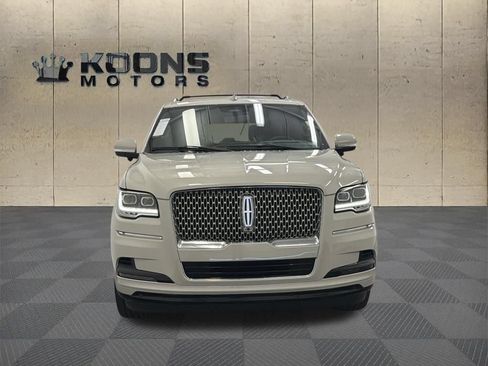Used 2023 Lincoln Navigator Reserve AWD/4WD image 3