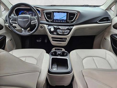 Used 2017 Chrysler Pacifica Touring-L Plus image 17