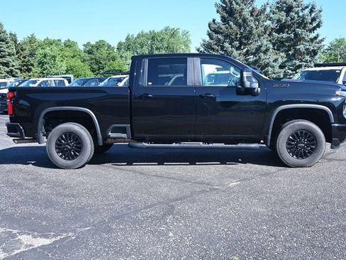 Used 2024 Chevrolet Silverado 3500 LT w/ Midnight Edition AWD/4WD image 4