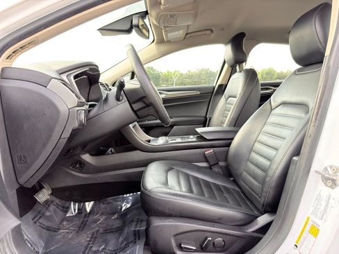 Used 2018 Ford Fusion SE w/ Equipment Group 602A FWD image 13