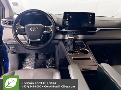 Used 2021 Toyota Sienna XLE image 27