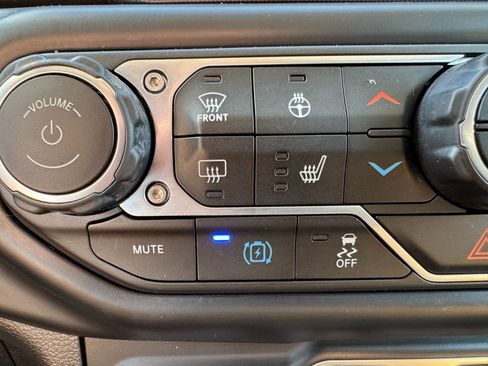 Used 2021 Jeep Wrangler Unlimited Sahara w/ Cold Weather Group image 22