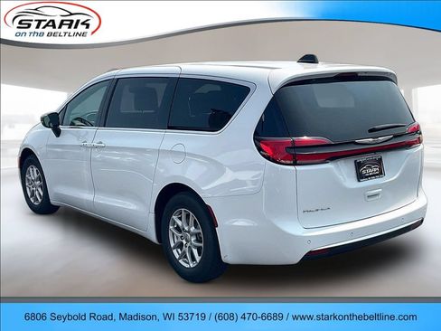 Used 2025 Chrysler Pacifica Select FWD image 4