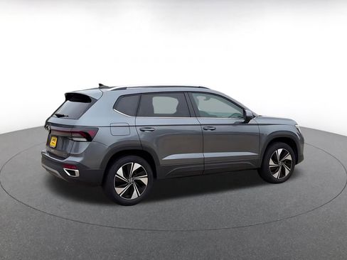 Used 2025 Volkswagen Taos SE AWD/4WD image 14