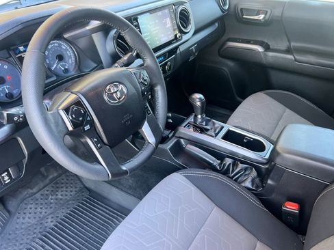 Used 2022 Toyota Tacoma TRD Sport w/ Technology Package AWD/4WD image 13