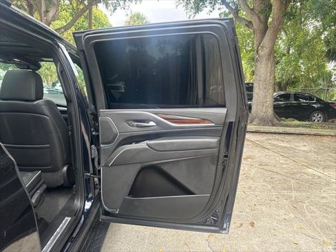 Used 2022 Cadillac Escalade ESV Premium Luxury AWD/4WD image 20