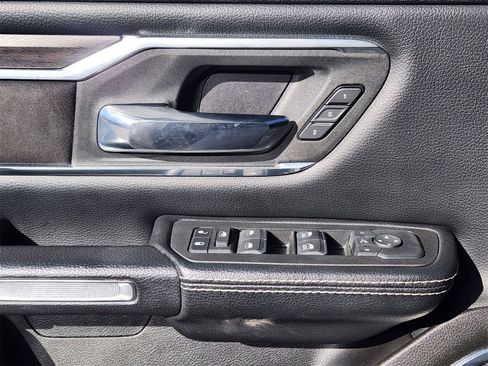 Used 2025 RAM 1500 Laramie image 14
