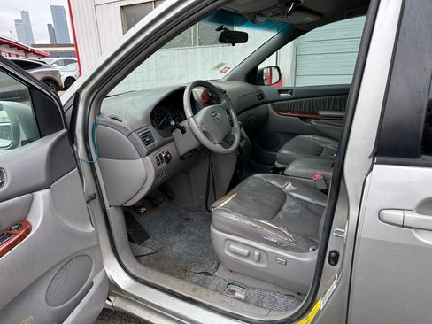 Used 2005 Toyota Sienna XLE image 4