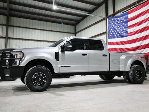 Used 2021 Ford F350 Platinum AWD/4WD image 4
