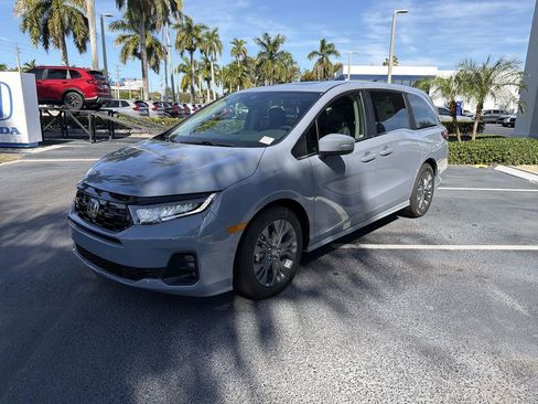 New 2026 Honda Odyssey Touring image 8