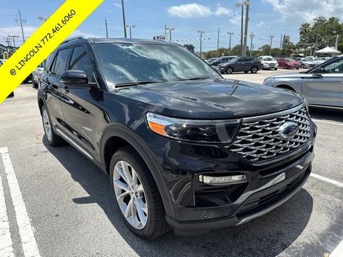 Used 2022 Ford Explorer Platinum w/ Equipment Group 601A AWD/4WD image 2