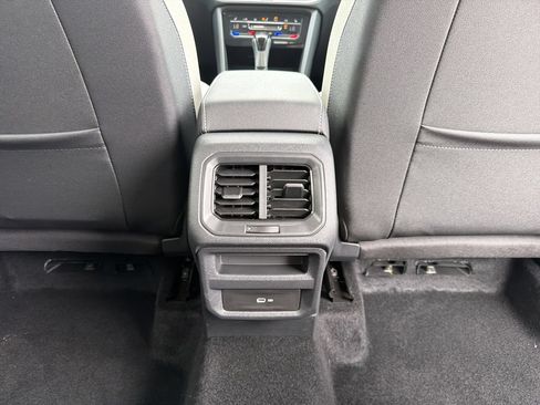 Used 2025 Volkswagen Taos SE FWD image 20