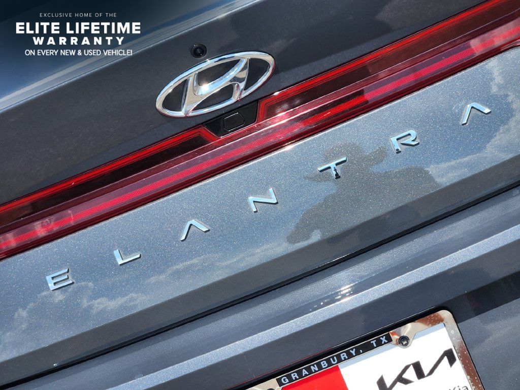 Used 2023 Hyundai Elantra Limited FWD image 6