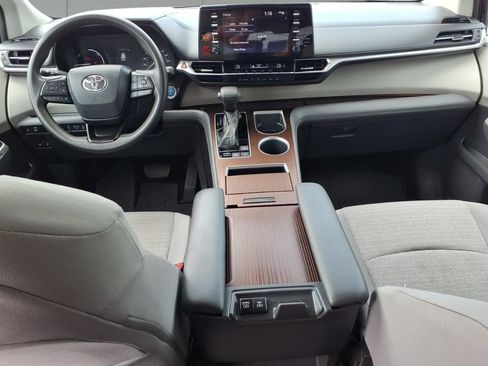 Used 2022 Toyota Sienna LE FWD image 12