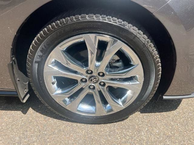 Used 2024 Toyota Sienna Platinum FWD image 10
