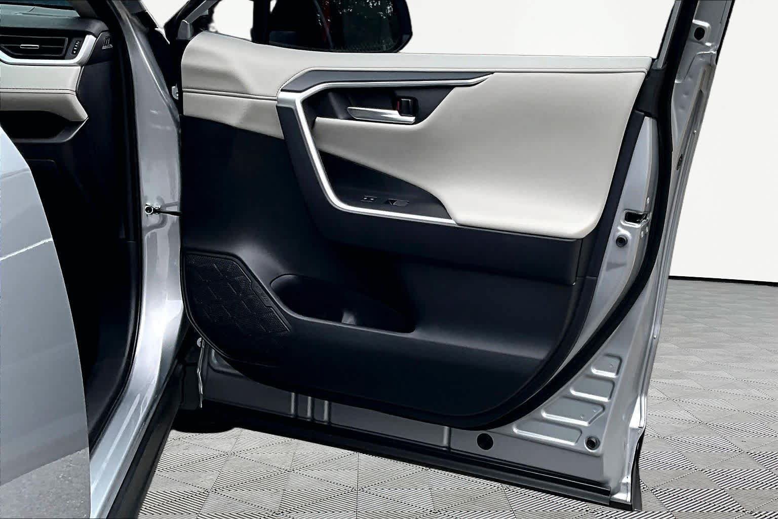 Certified 2025 Toyota RAV4 Limited FWD image 23