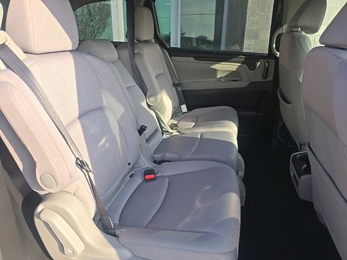 Used 2018 Honda Odyssey EX image 13