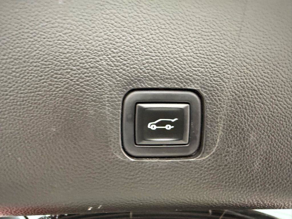 Used 2021 Chevrolet Traverse LT AWD/4WD image 29