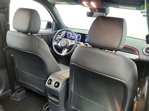 Used 2025 Mercedes-Benz GLB 250 4MATIC w/ Exclusive Package image 42