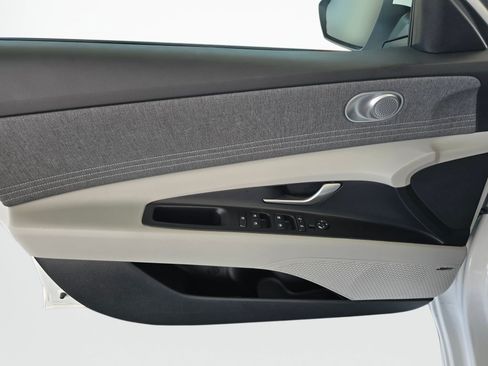 New 2026 Hyundai Elantra Limited FWD image 33