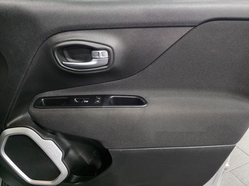 Used 2021 Jeep Renegade Latitude w/ Convenience Group AWD/4WD image 13