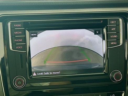 Used 2018 Volkswagen Passat 2.0T R-Line w/ R-Line Lighting Package FWD image 13