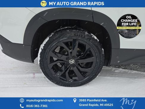 Used 2022 Volkswagen Taos SE image 41