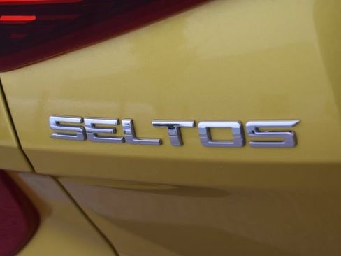 Used 2021 Kia Seltos SX w/ SX Sunroof Package AWD/4WD image 17