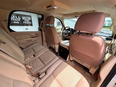 Used 2007 Cadillac Escalade AWD w/ Information Package image 36