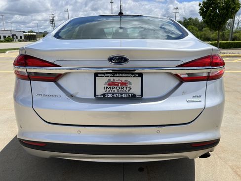 Used 2018 Ford Fusion SE FWD image 6