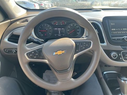 Used 2018 Chevrolet Malibu LT image 10