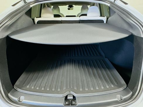Used 2025 Tesla Model Y Long Range image 26