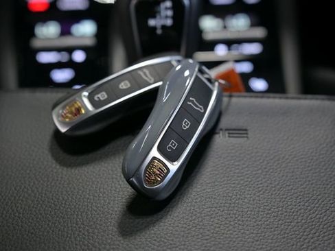 Used 2022 Porsche Cayenne Turbo GT AWD/4WD image 58