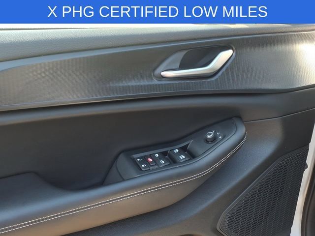 Used 2023 Jeep Grand Cherokee Altitude AWD/4WD image 9