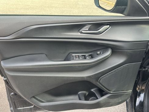 Used 2023 Jeep Grand Cherokee Laredo w/ Luxury Tech Group I image 9